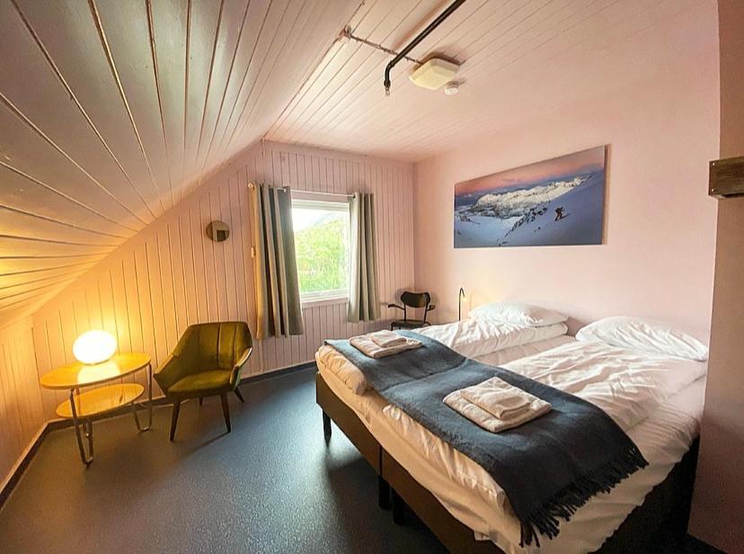 Notnes Midnattsol Guesthouse Skrova Ngoại thất bức ảnh