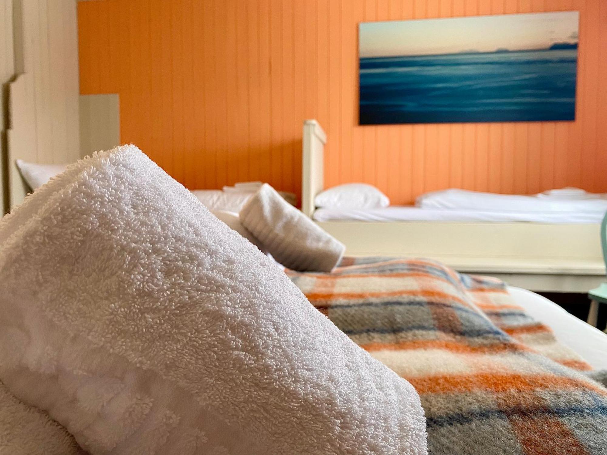 Notnes Midnattsol Guesthouse Skrova Ngoại thất bức ảnh