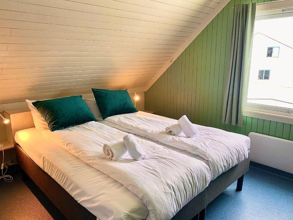 Notnes Midnattsol Guesthouse Skrova Ngoại thất bức ảnh