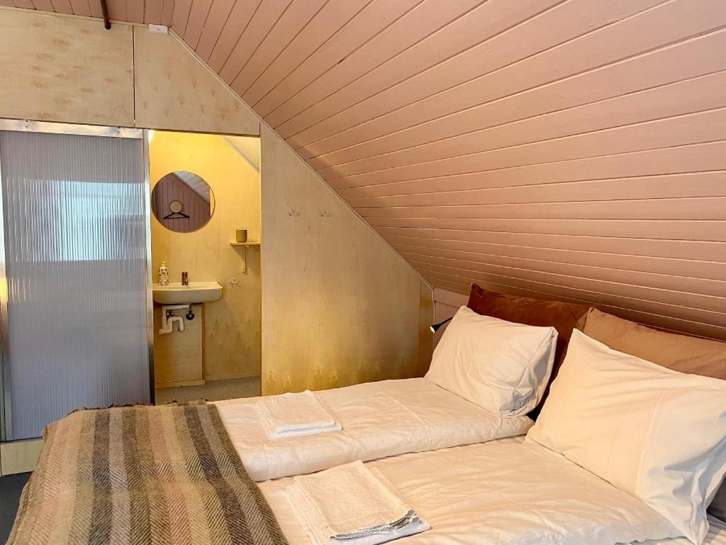 Notnes Midnattsol Guesthouse Skrova Ngoại thất bức ảnh