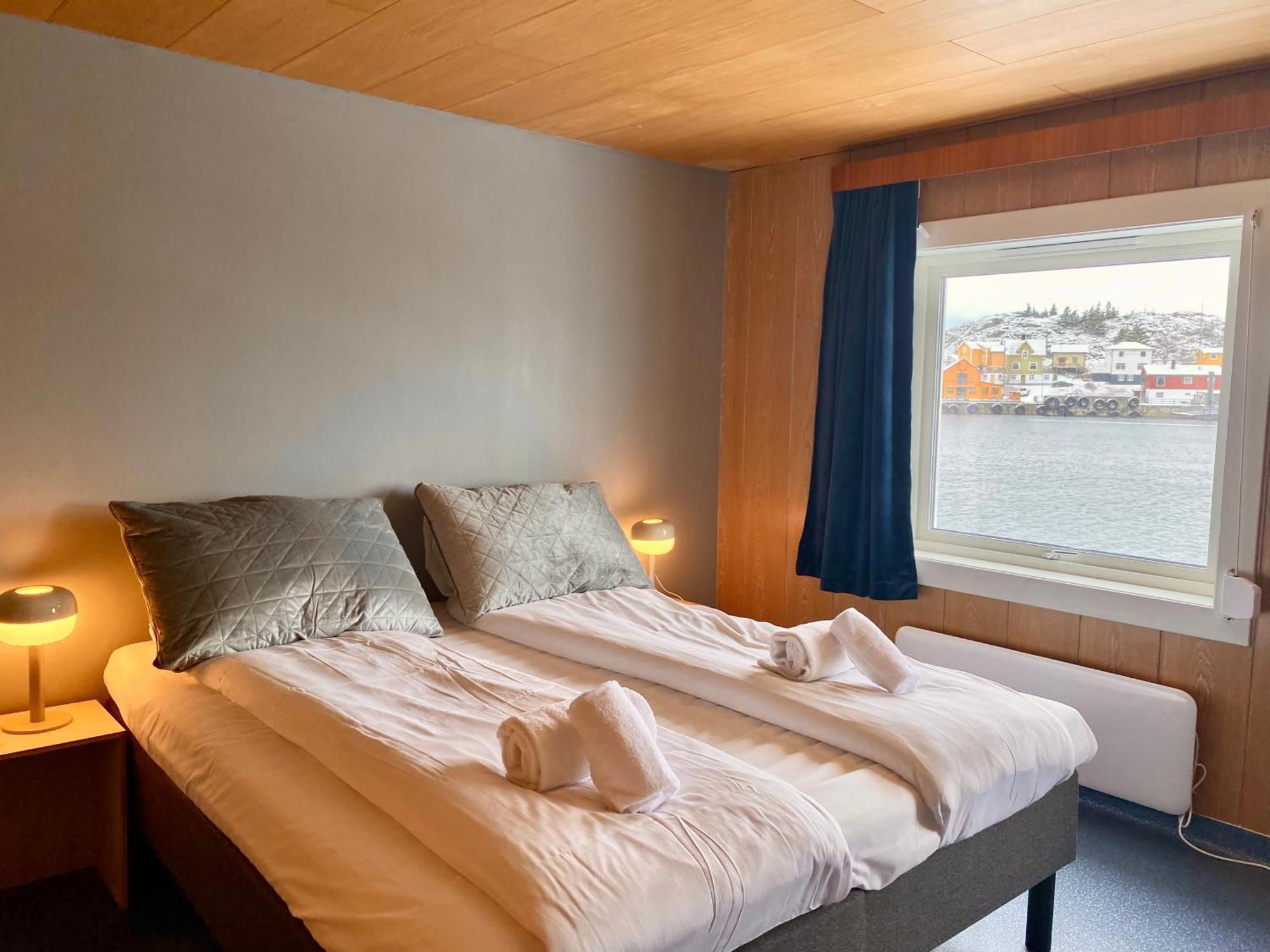 Notnes Midnattsol Guesthouse Skrova Ngoại thất bức ảnh