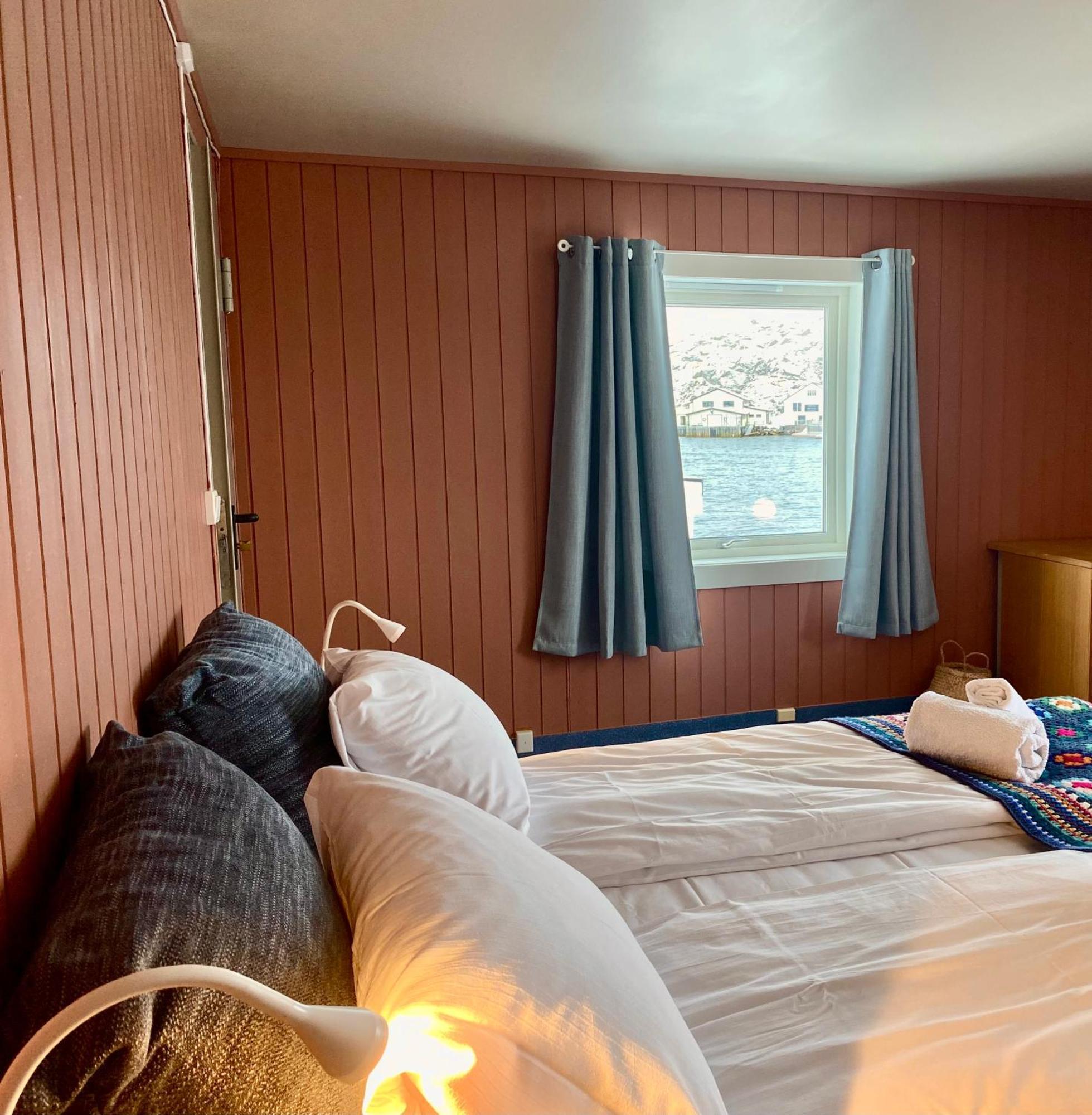 Notnes Midnattsol Guesthouse Skrova Ngoại thất bức ảnh